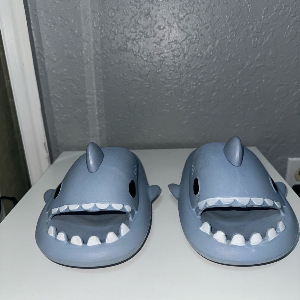 Shark Design Slippers in Gray